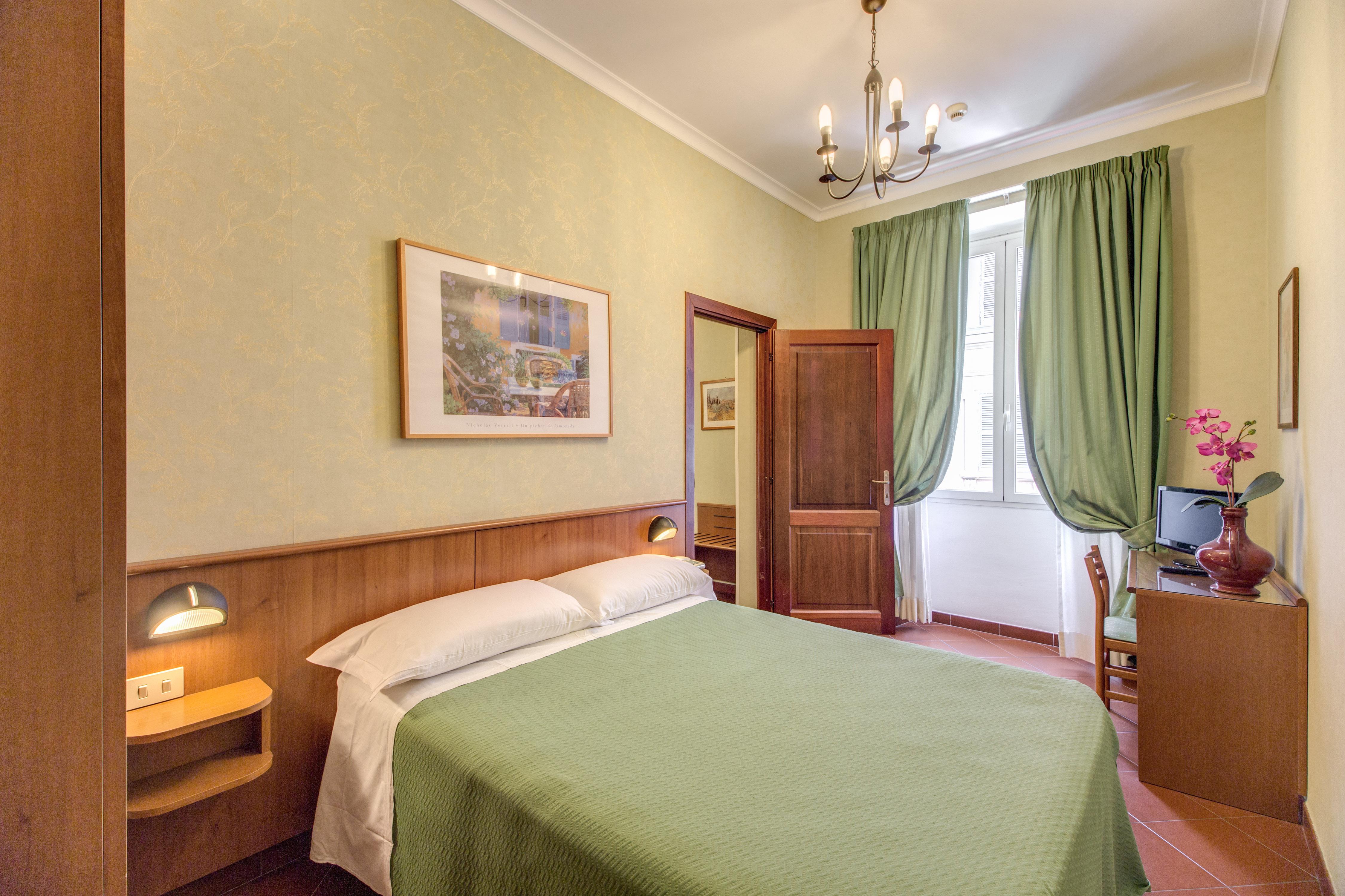 Hotel Corona Hotell 3*