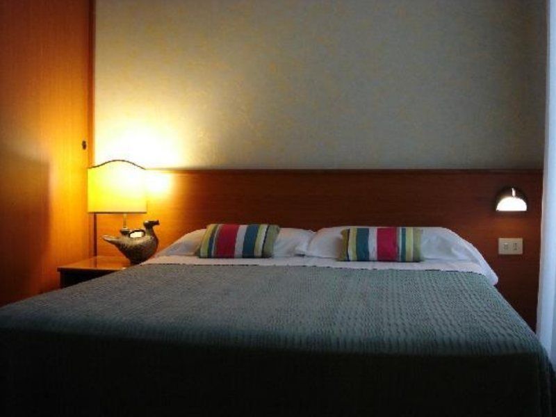Hotell Hotel Corona 3*
